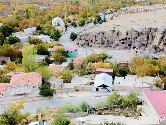 YAĞMUR EMLAKTAN SATILIK GÜMÜŞLER MANASTIRI MANZARALI MÜSTAKİL EV - Görsel 2