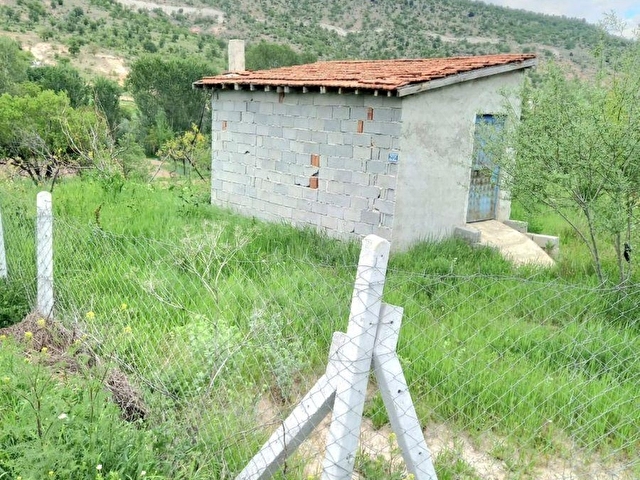 ÖZDEDEDEN SATILIK GÜNEYDERE BOTSA MH DE 983 M² MÜSTAKİL BAHÇE