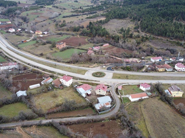 KASTAMONU İHSANGAZİ DAĞYOLU 4257 MT ASFALT CEPHE KARAYOLUNA 300 MT  YAPILARA 200 MT MESADEDİR - Görsel 5