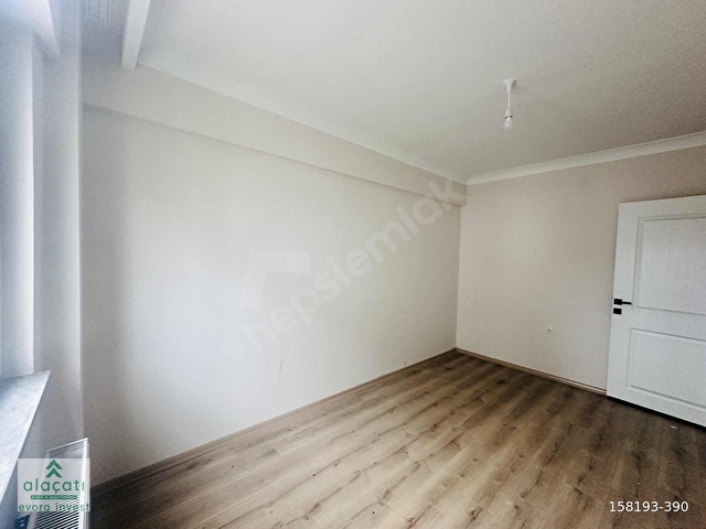 alaçatıdan bulvara yakın bölgedeki en uygun kiralık 2 + 1 - Görsel 27