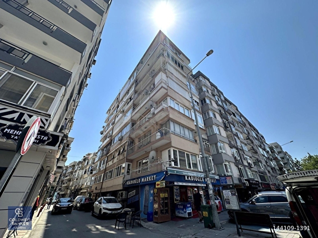 Güzelyalıda Mithatpaşa Caddesinde Harika Lokasyonlu Geniş 2+1