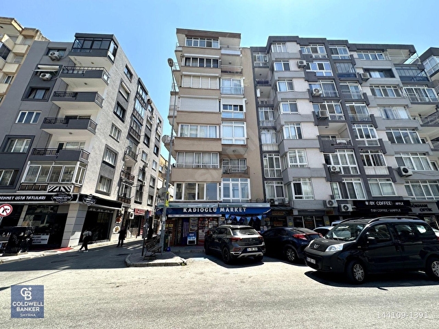 Güzelyalıda Mithatpaşa Caddesinde Harika Lokasyonlu Geniş 2+1 - Görsel 4
