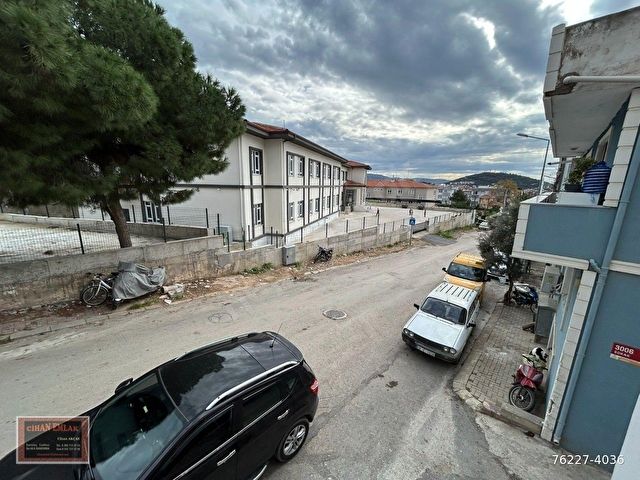 ERDEK TE KİRALIK FUL EŞYALI - YÜKSEK GİRİŞ - BALKONLU - BAKIMLI 3+1 DAİRE - Görsel 15