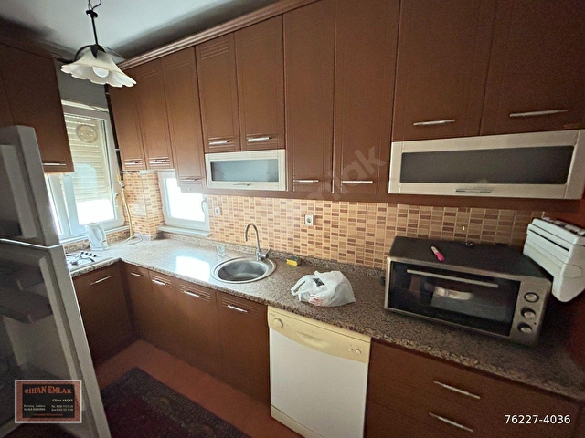 ERDEK TE KİRALIK FUL EŞYALI - YÜKSEK GİRİŞ - BALKONLU - BAKIMLI 3+1 DAİRE - Görsel 8
