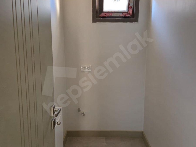 SİLİVRİ KAVAKLIDA ÖZEL HAVUZLU, GENİŞ BAHÇELİ, TERASLI - Görsel 28