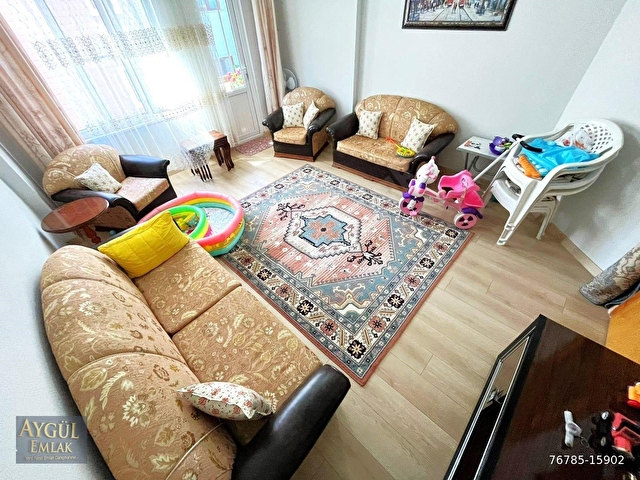 AYGÜLDEN AKÇAYDA MERKEZİ KONUMDA CAM BALKONLU AYRI MUTFAKLI DENİZE YAKIN ARA KAT 3+1 SATILIK DAİRE - Görsel 4