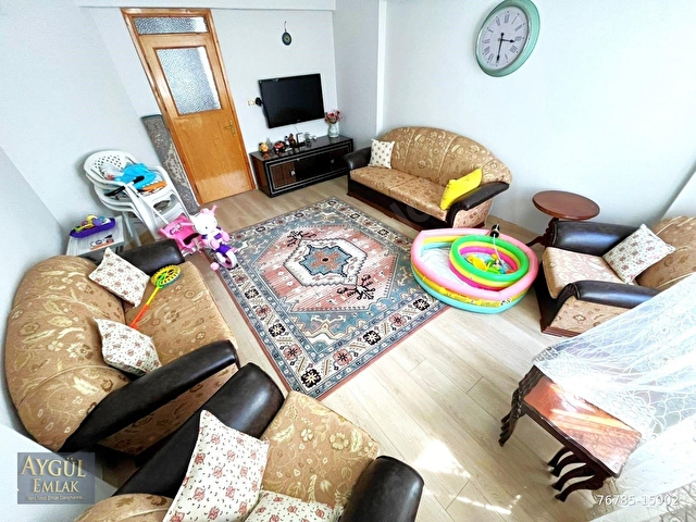 AYGÜLDEN AKÇAYDA MERKEZİ KONUMDA CAM BALKONLU AYRI MUTFAKLI DENİZE YAKIN ARA KAT 3+1 SATILIK DAİRE - Görsel 5