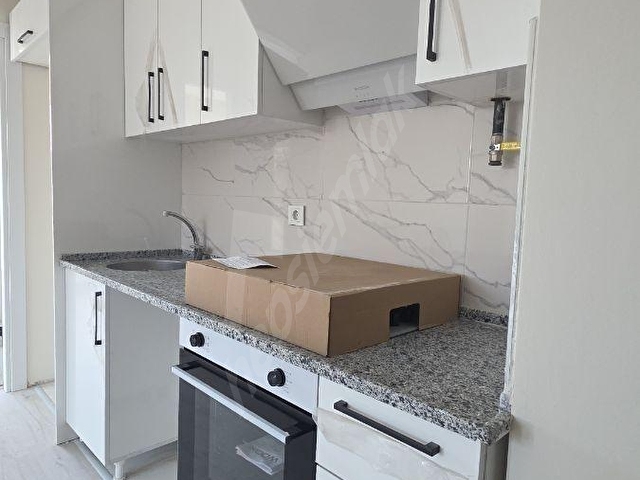 SIFIR 1+1 DAİRE D.GAZLI BALKONLU CADDE ÜZERİNDE İZKAN VAR - Görsel 8