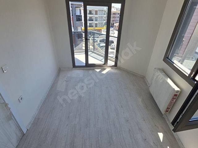 SIFIR 1+1 DAİRE D.GAZLI BALKONLU CADDE ÜZERİNDE İZKAN VAR - Görsel 10