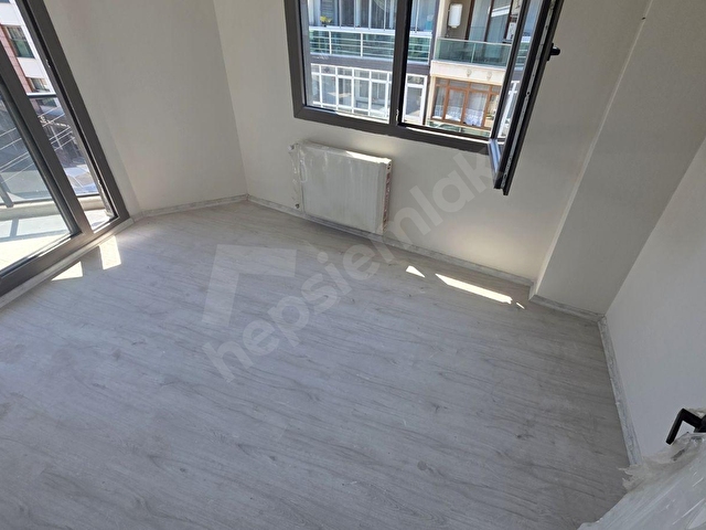SIFIR 1+1 DAİRE D.GAZLI BALKONLU CADDE ÜZERİNDE İZKAN VAR - Görsel 9