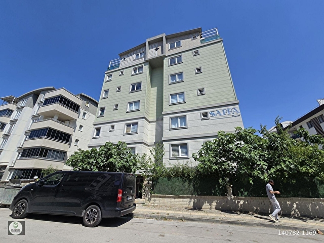 ÜSTÜNELDEN BAHÇE KULLANIMLI GENİŞ M2Lİ 3+1 SATILIK DAİRE