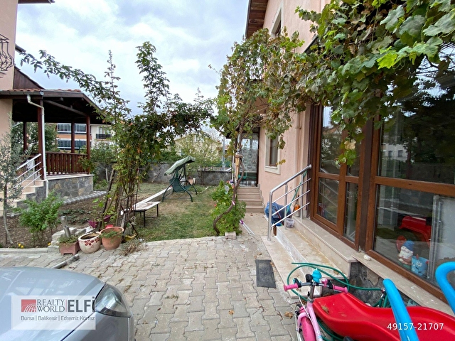 Ucevler Ile Demirci Arasinda Satilik Ozel Mimarili Villa 49157 21707 Hurriyet Emlak