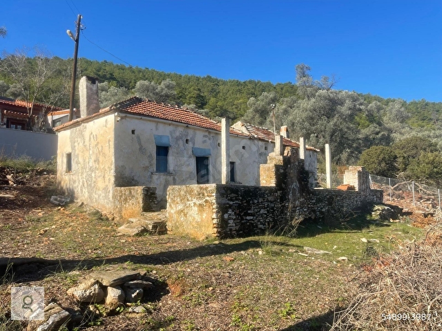 Bodrum Kızılağaç içinde kargir ev ve avlusu mevcut 786 m2 arsa