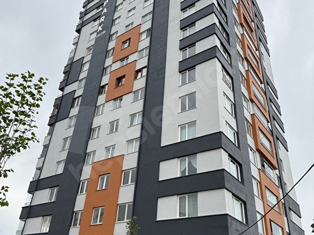 Aydınlıkevler mahallesinde Satılık Daire 14 katlının 9. Katı 220M2 4+1 odalı Merkezi Pay Ölçerli