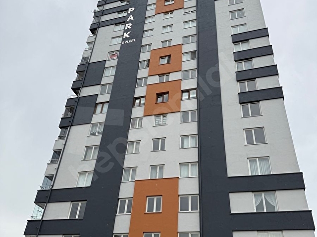 Aydınlıkevler mahallesinde Satılık Daire 14 katlının 9. Katı 220M2 4+1 odalı Merkezi Pay Ölçerli - Görsel 2