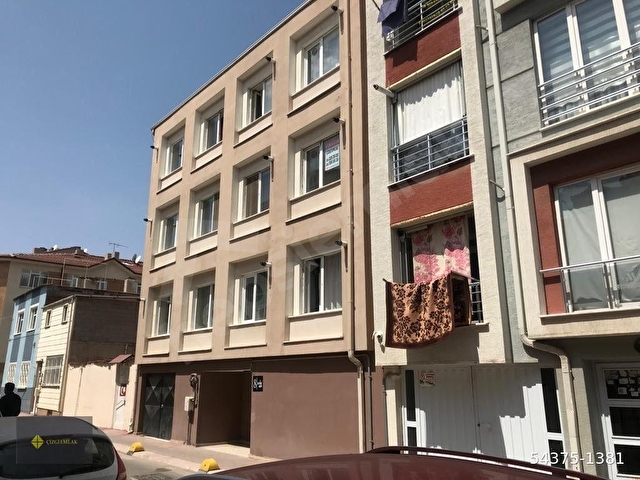 ÇİZGİ EMLAKTAN SAKARYA CAD (SIHHİYE MEYDANI)YAKINI KİRALIK 1+1