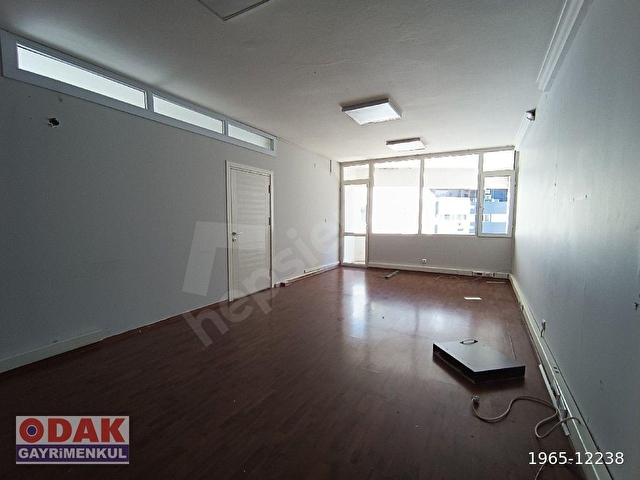 ATATÜRK CADDESİ, GÜLBAHÇESİ SİTESİNDE SATILIK OFİS - Görsel 3