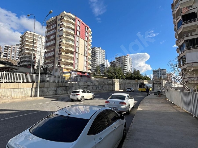 ACİLL SATILIK 4+1 odalı fulll bakımlı cadde üzeri arakat daire - Görsel 17