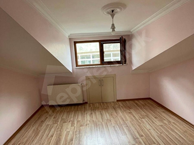 Gülbaba Emlaktan Ulubatlıda 12 Yıllık Binada 4+2 Dubleks Daire - Görsel 18