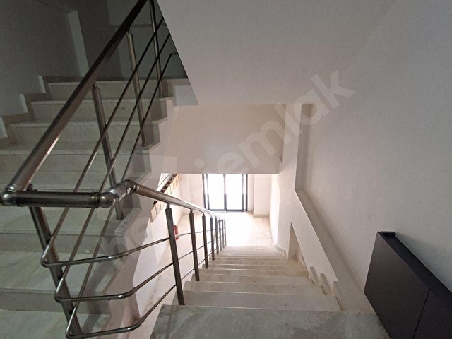 Apolyont Gayrimenkulden Barcelona Cityde deniz manzaralı daire - Görsel 11
