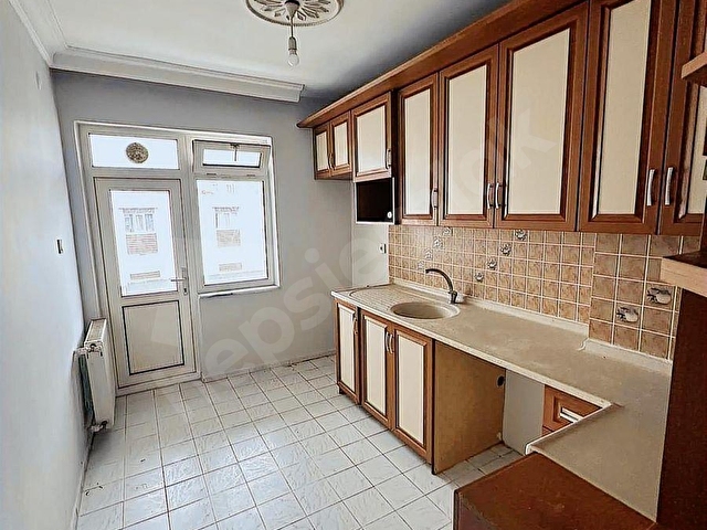 REELDEN TRAMVAY ALTINDA ANAYOLA 3.BİNA KİRALIK 3+1 DAİRE - Görsel 2