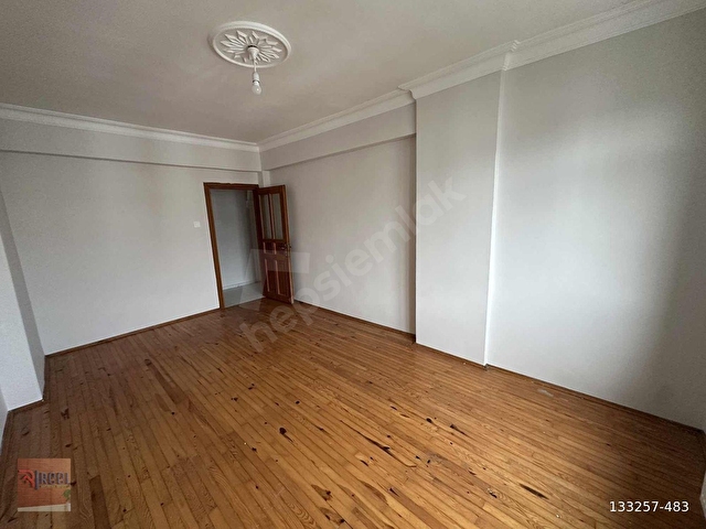 REELDEN TRAMVAY ALTINDA ANAYOLA 3.BİNA KİRALIK 3+1 DAİRE - Görsel 6