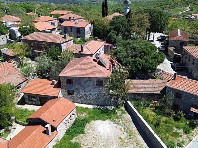 AYVACIK SÖĞÜTLÜ KÖYÜ 5+2 MESKEN VE BUTİK İŞLETMEYE UYGUN TAŞEV
