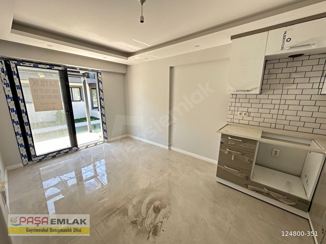 ÇANDARLI DA PAŞA EMLAKTAN HAVUZLU SİTE DE SATILIK ZEMİN KAT 1+1 - Görsel 4
