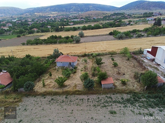 AYAŞTA 1.447 M2 ARSA ÜZERİNDE HAZIR DÜZEN EVLİ BAHÇE - Görsel 4