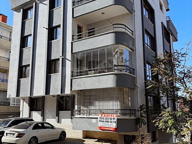 Torunlardan 1157 Sokak ta Yüksek Giriş Ön Cephe