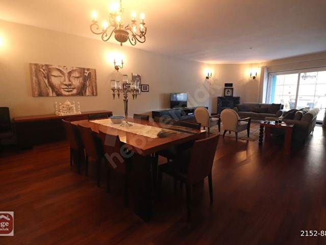 Ege Emlaktan Alaçatı Köy Merkezinde 500m2 de 5+2 Havuzlu Villa - Görsel 11