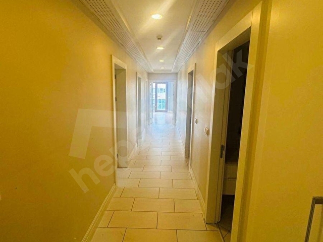 KOZYATAĞINDA SİTE İÇERİSİNDE GÜVENLİKLİ, HAVUZLU 125m2 NET BOŞ DAİRE - Görsel 25