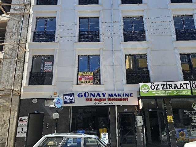 CARŞI MERKEZDE KİRALIK  OFİS  CARSIYA VE  BANKALARA VE BELEDİYE YÜRÜME MESAFESİNDE KİRALIK OFİS