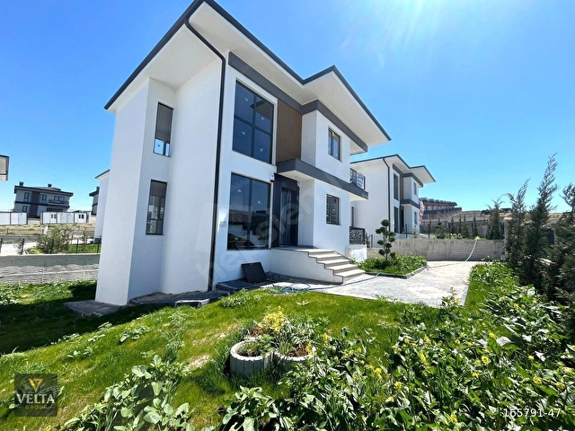 BAĞLICADA KAPALI OTOPARKLI ULTRA LÜKS YAPILI 4+1 SATILIK VİLLA - Görsel 3