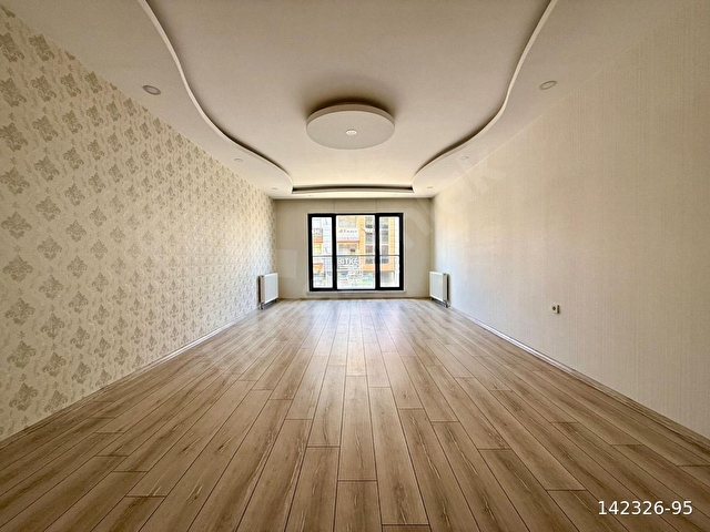 MUAZZAM KONUMDA 4+1 ULTRA GENİŞ ÇARŞI MERKEZDE CADDE CEPHELİ