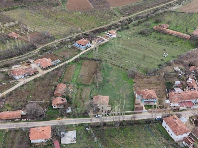 DEĞİRMENDERE KÖYÜNDE 1305 M2 SATILIK ARSA YOL KENARI