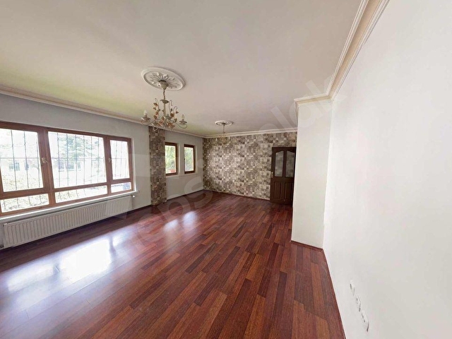 Dikmen İlkadımda Bakımlı ve Ara Katta 2+1 Kiralık Daire - Görsel 13