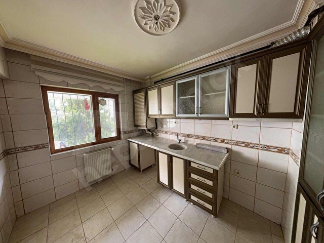 Dikmen İlkadımda Bakımlı ve Ara Katta 2+1 Kiralık Daire - Görsel 25