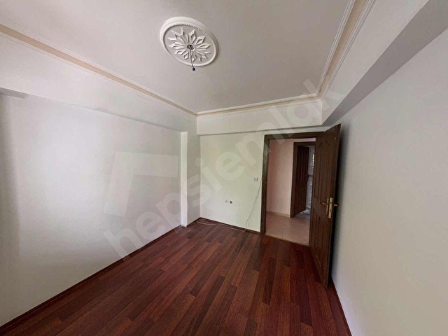 Dikmen İlkadımda Bakımlı ve Ara Katta 2+1 Kiralık Daire - Görsel 21