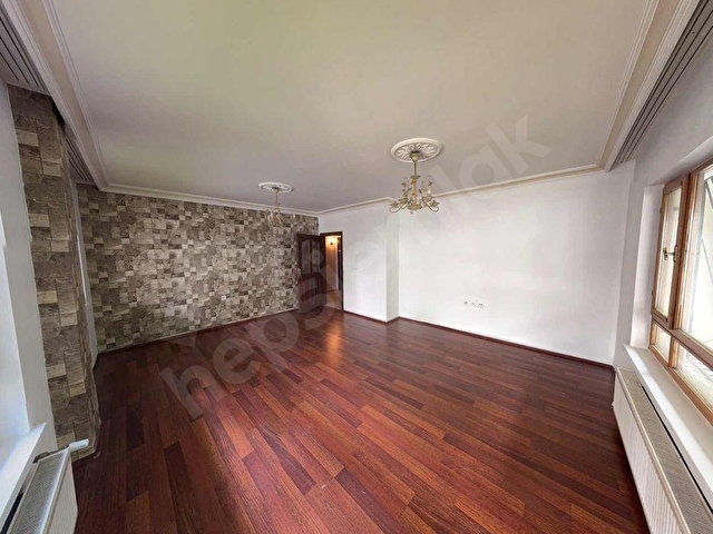 Dikmen İlkadımda Bakımlı ve Ara Katta 2+1 Kiralık Daire - Görsel 10