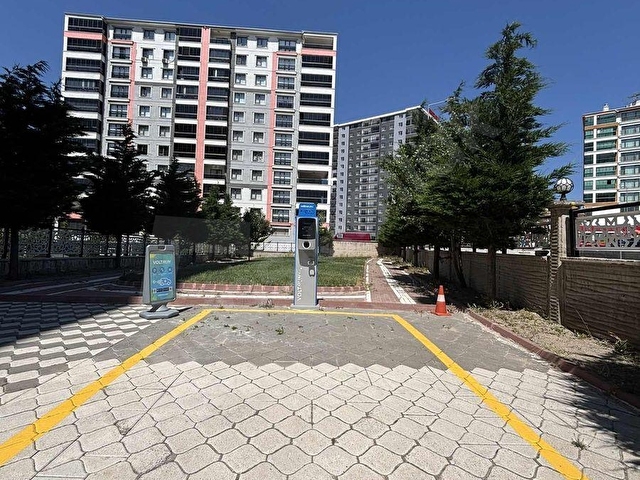 BARUT EMLAKTAN ELİT SİTEDE 180M2 G.ODALI YAPILI 4+1 FIRSAT DAİRE - Görsel 2