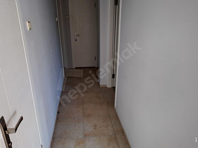 Karşıyaka Bahriye Üçok Bulvarında 3+1 Daire Kiralık