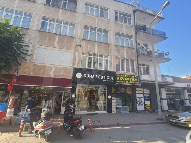 ÇARŞI MERKEZDE SATILIK 3+1 DAİRE - Görsel 2
