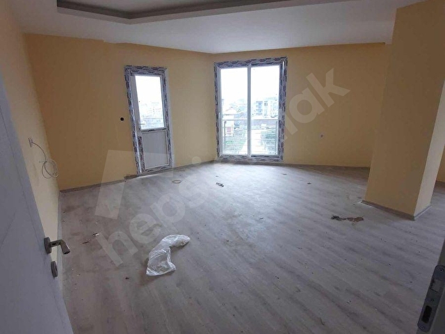 ÇEKMECE ÜST GEÇİDİNE ÇOK YAKIN SATILIK DAİRE