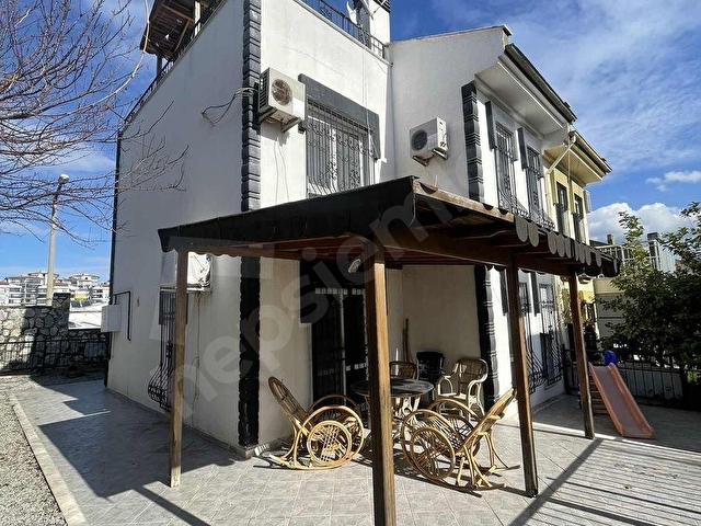 KUŞADASI İLK ÖZGE SİTESİNDE KİRALIK EŞYALI VİLLA