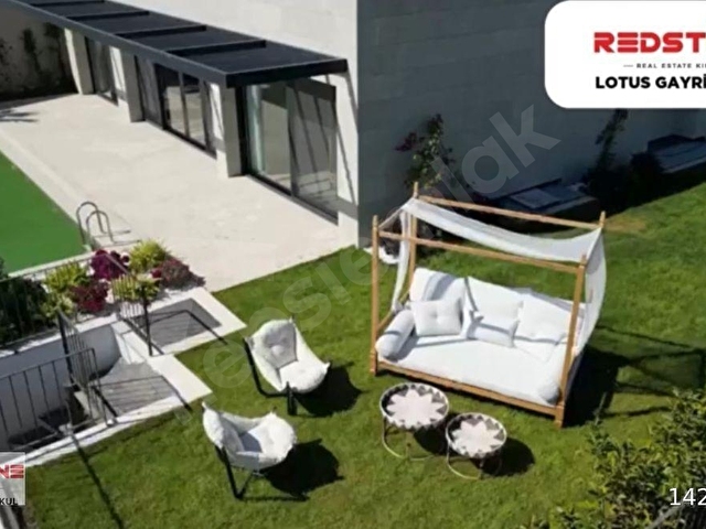 Yalıkavakta site içinde müstakil havuzlu 6+2  kiralık villa