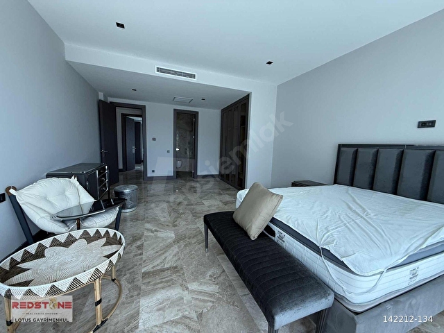 Yalıkavakta site içinde müstakil havuzlu 6+2  kiralık villa - Görsel 16