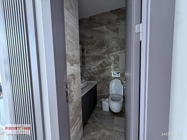 Yalıkavakta site içinde müstakil havuzlu 6+2  kiralık villa - Görsel 19