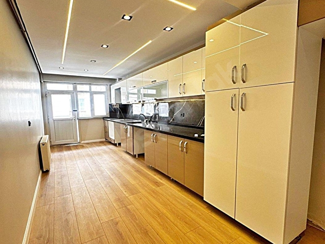 NEHTERÇEŞME METROBÜS YAKIN 3+1 TEMİZ 145M2 DEKORLU SATILIK DAİRE - Görsel 2