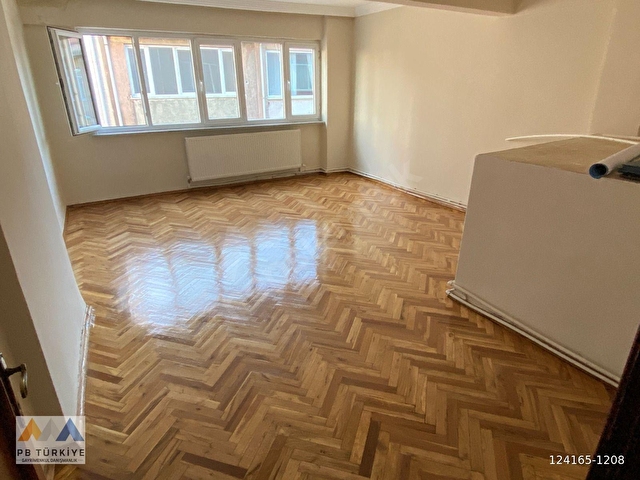 MODA KERESTECİ AZİZ SOKAKTA 2+1 ÇATI DUBLEKSLİ DAİRE